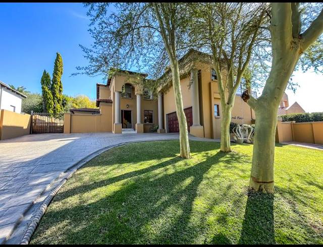 6 BEDROOM HOUSE FOR SALE IN MIDSTREAM ESTATE